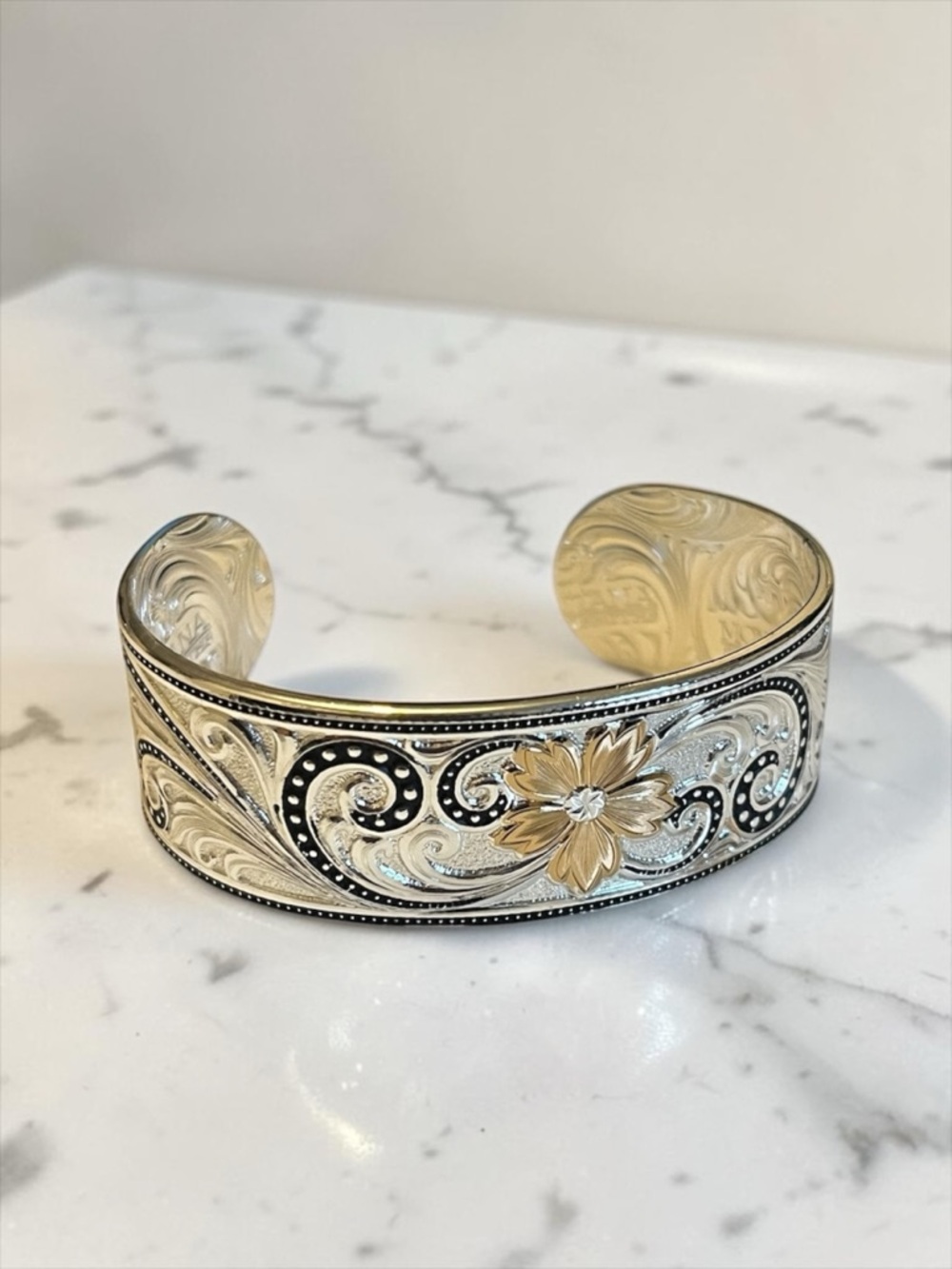 Montana Silversmiths Silver Plated Floral Bangle Bracelet CC